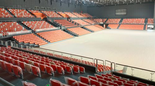 場館座椅的“骨骼”之謎：吹塑 vs 注塑，為何征途座椅選擇氣輔注塑？?